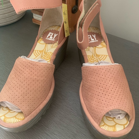 fly london yake sandals